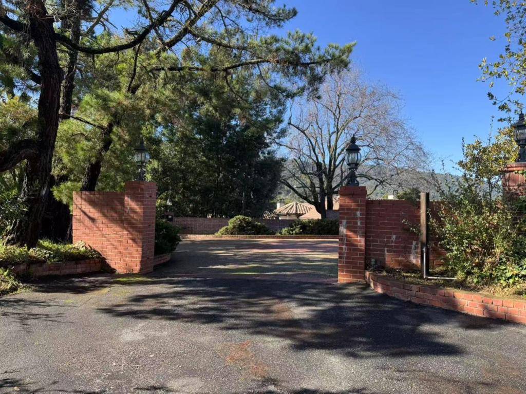 Monte Sereno, CA 95030,18327 Lexington DR