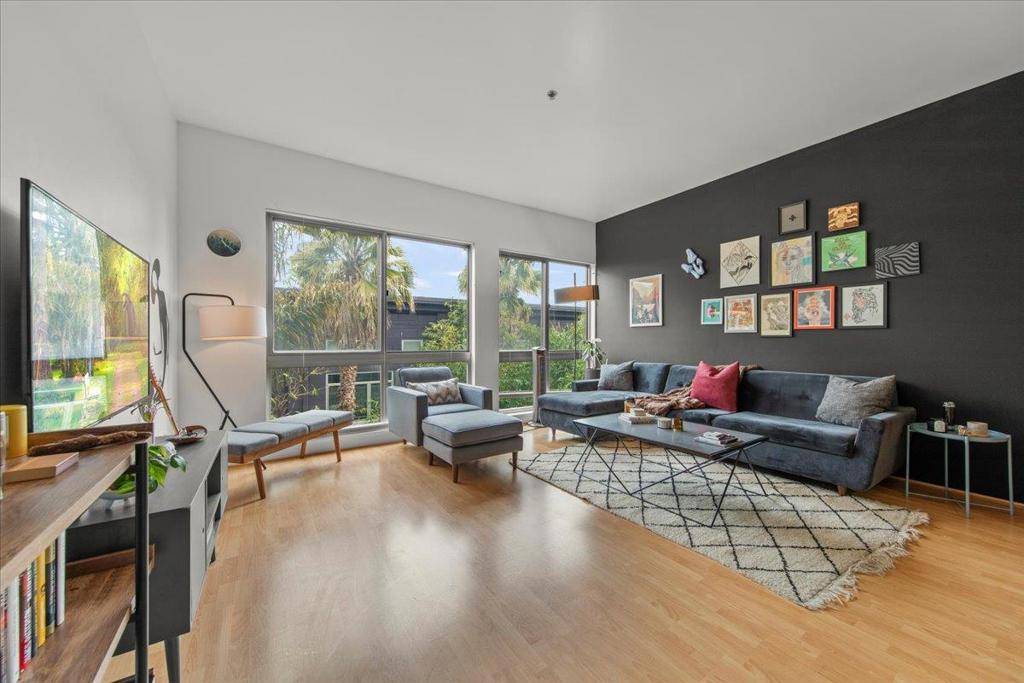 Oakland, CA 94607,1201 Pine #458