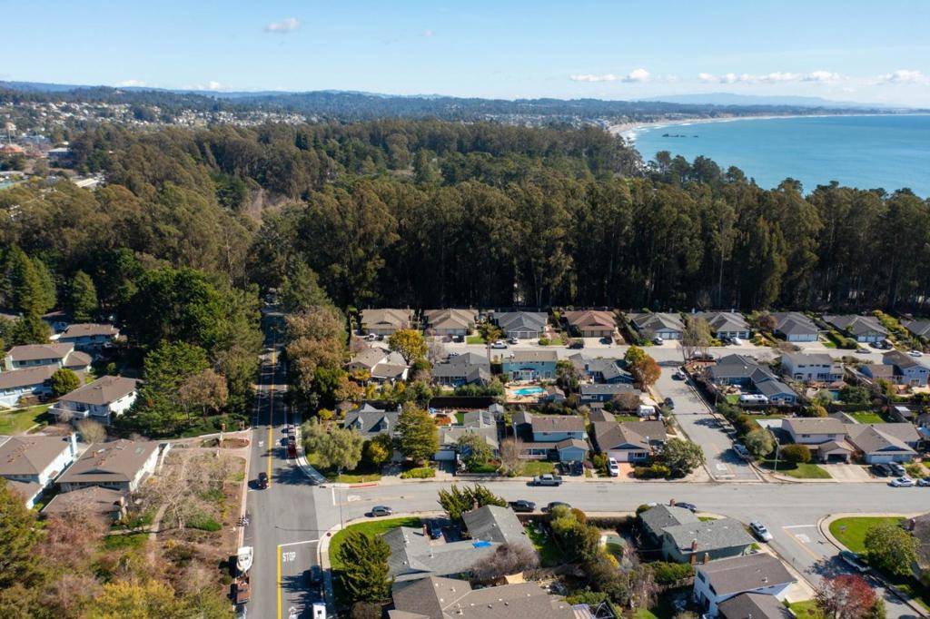 Capitola, CA 95010,1009 Sir Francis AVE