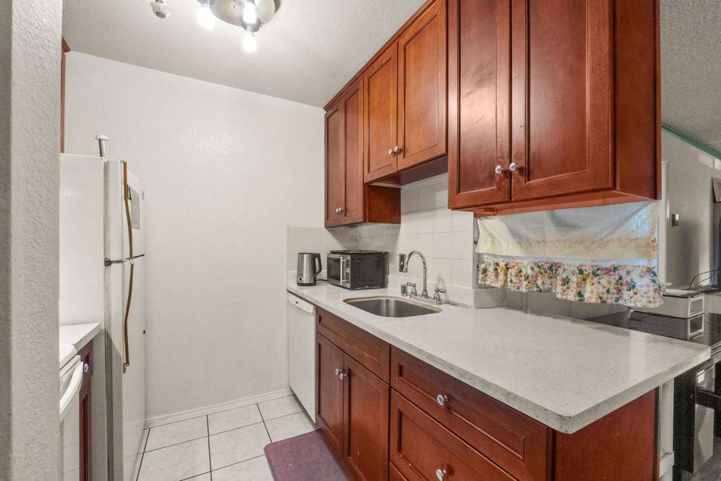 Hayward, CA 94544,29300 Dixon ST