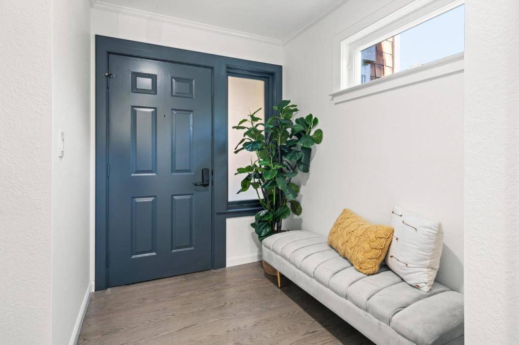 Palo Alto, CA 94306,4131 Thain WAY