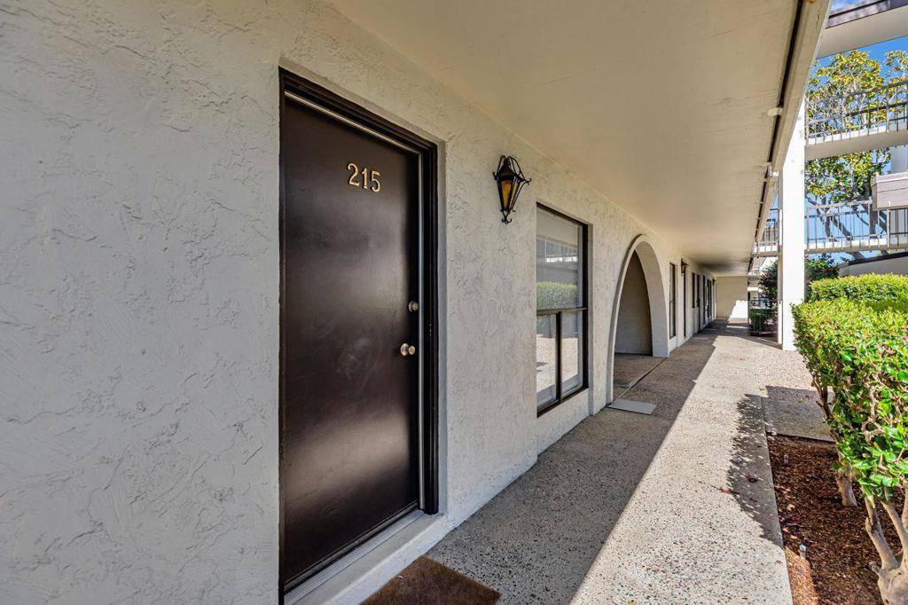 Monterey, CA 93940,500 Glenwood CIR #215