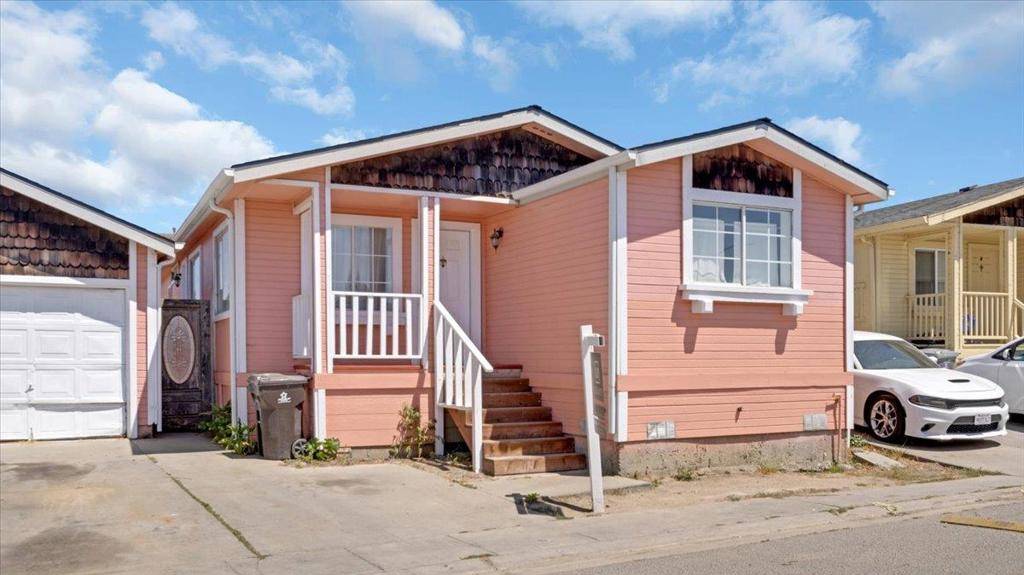 Salinas, CA 93905,704 Garner AVE #3