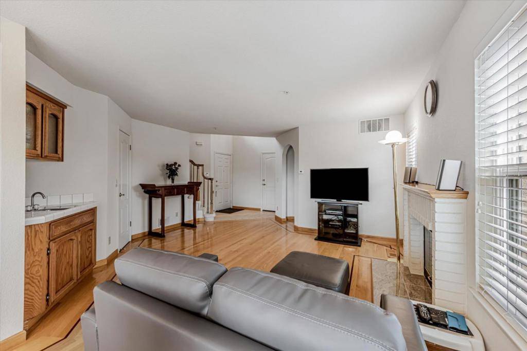 Castro Valley, CA 94546,20668 Maria CT