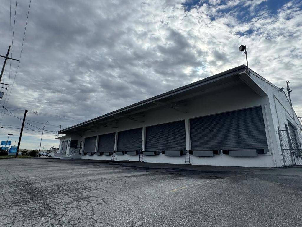 Salinas, CA 93901,1084 Terven AVE