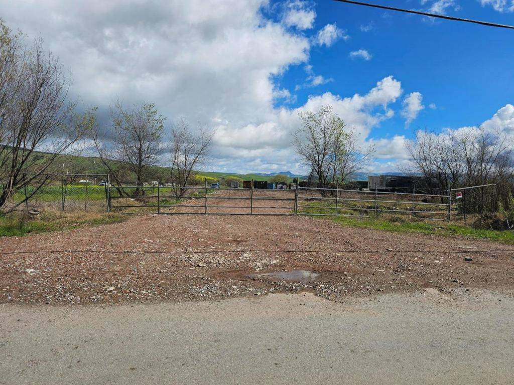 Hollister, CA 95023,0 Lovers LN