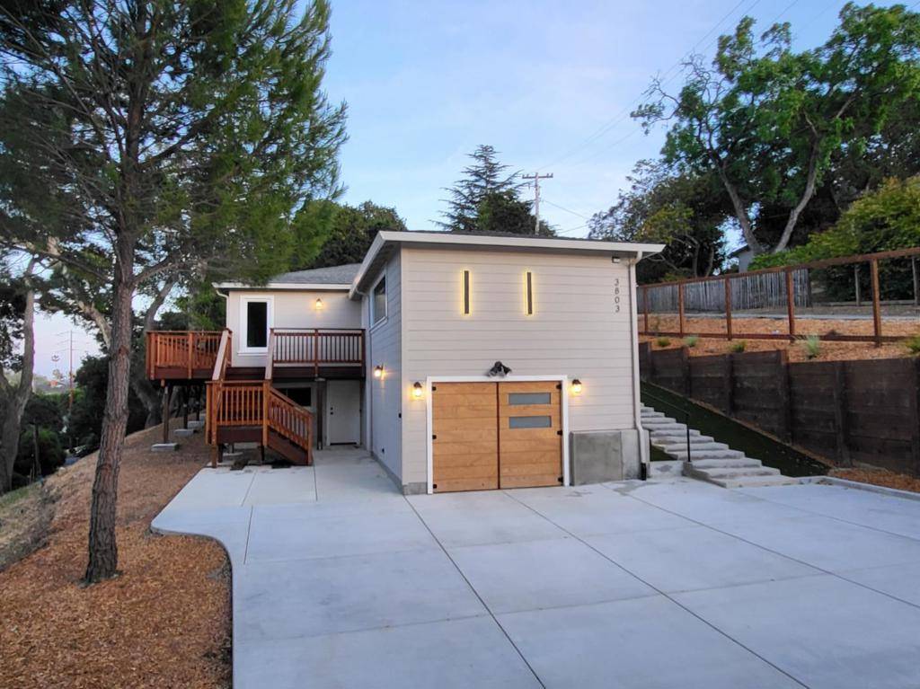 Redwood City, CA 94062,3803 Hamilton WAY