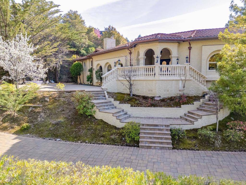 Hillsborough, CA 94010,1035 Macadamia DR