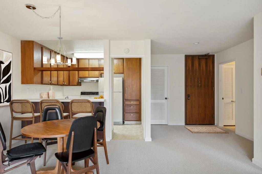 Menlo Park, CA 94025,2140 Santa Cruz AVE #E208