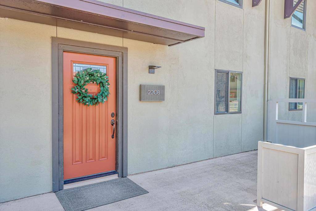 Foster City, CA 94404,2208 Admiralty LN