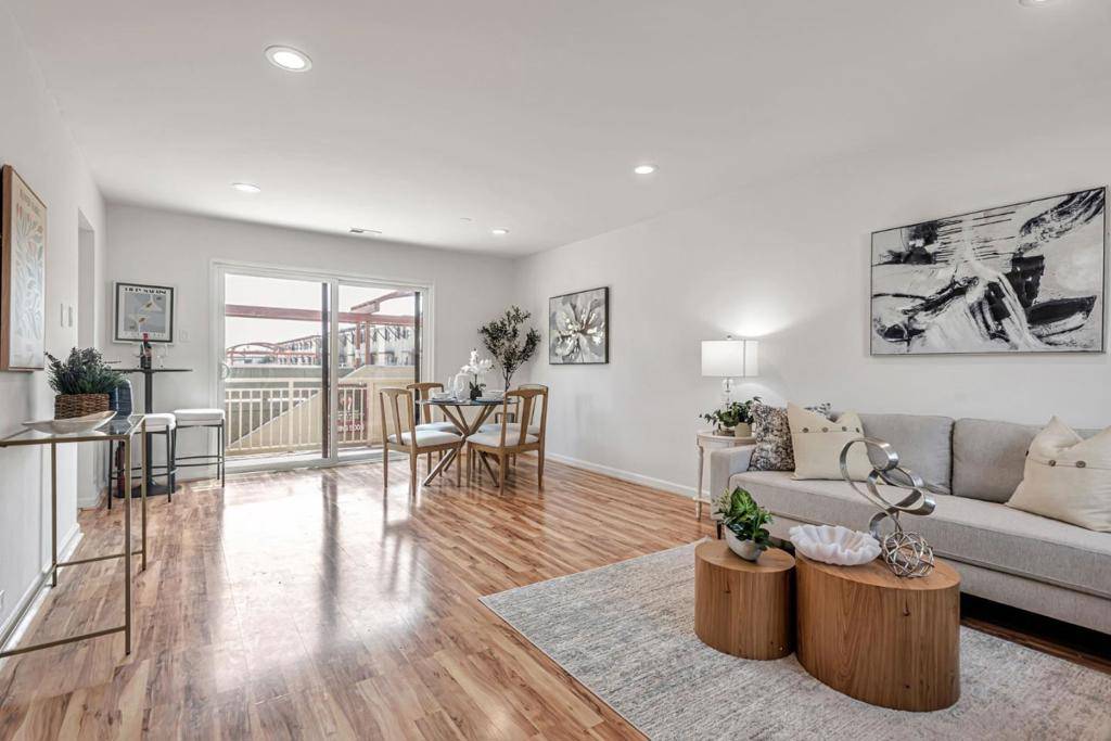 Foster City, CA 94404,2208 Admiralty LN
