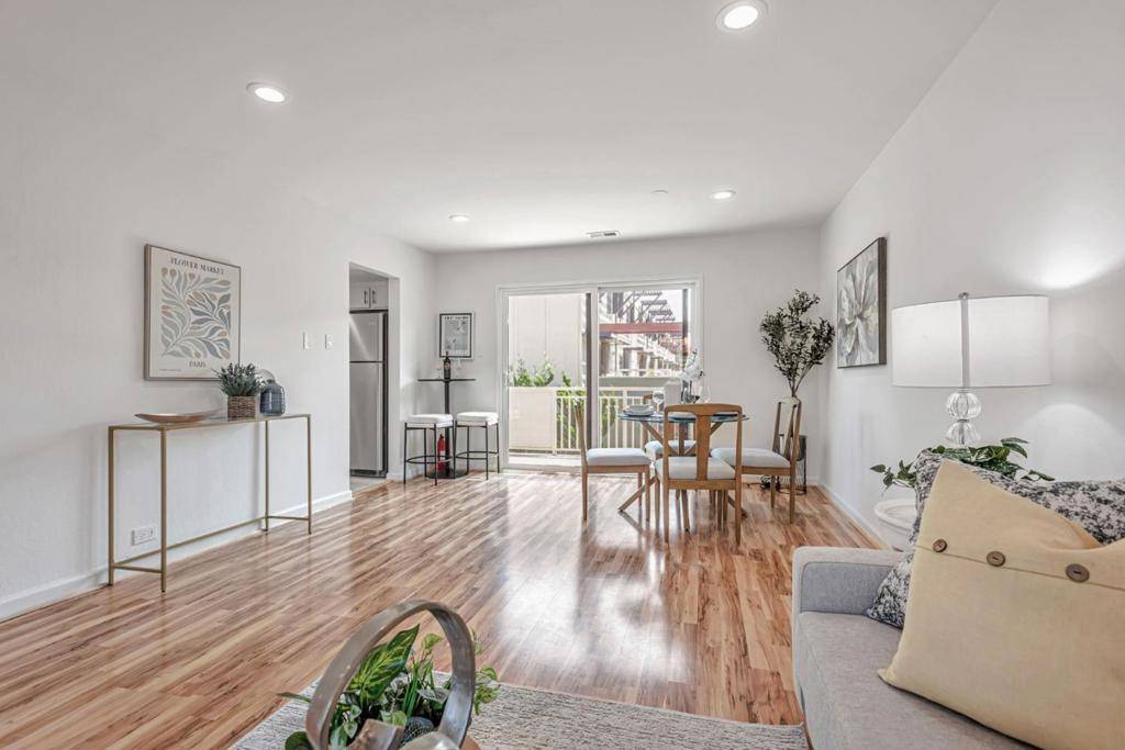 Foster City, CA 94404,2208 Admiralty LN