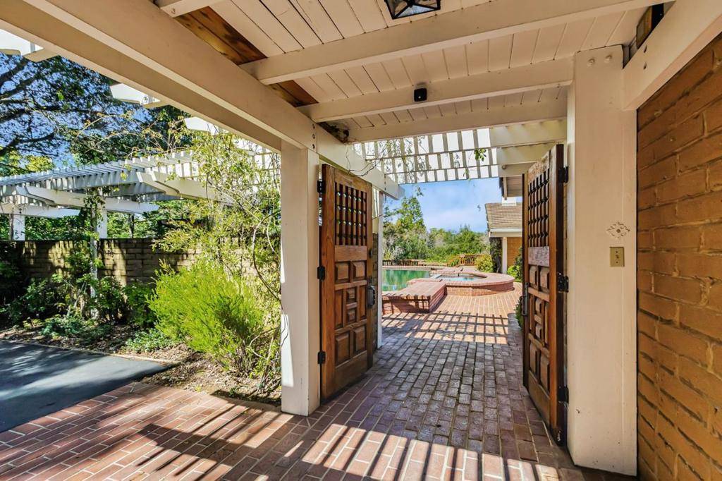 Saratoga, CA 95070,14890 Baranga LN