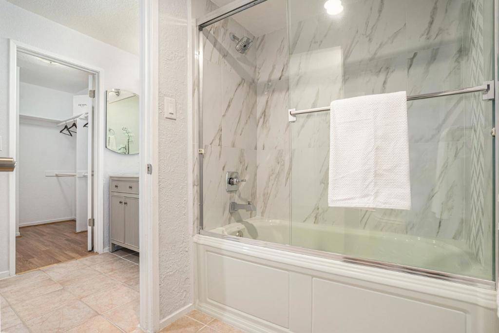 Oakland, CA 94605,710 Canyon Oaks #C
