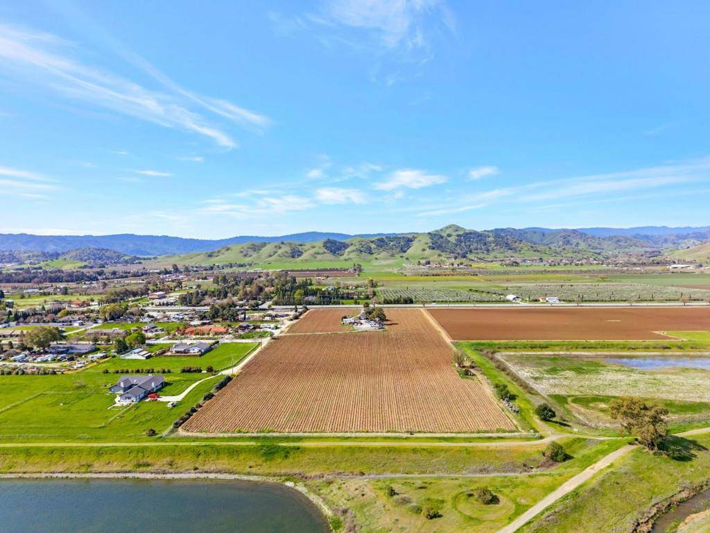 Gilroy, CA 95020,11580 Monterey RD