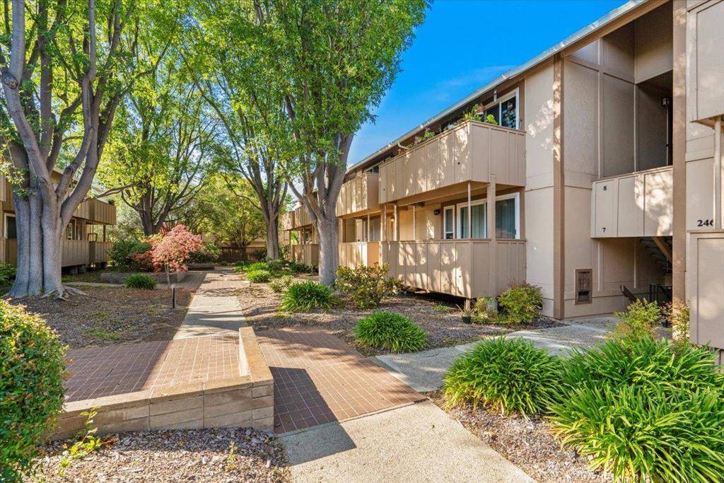 Palo Alto, CA 94303,2466 W Bayshore RD #5