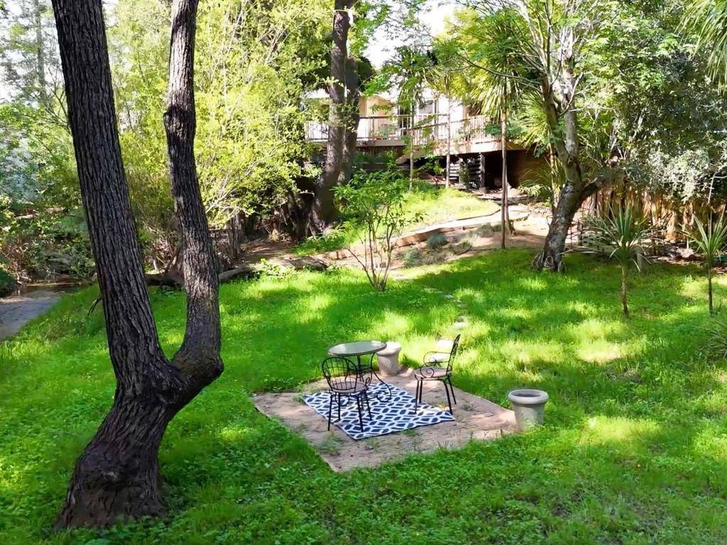 Los Altos, CA 94024,932 Lundy LN