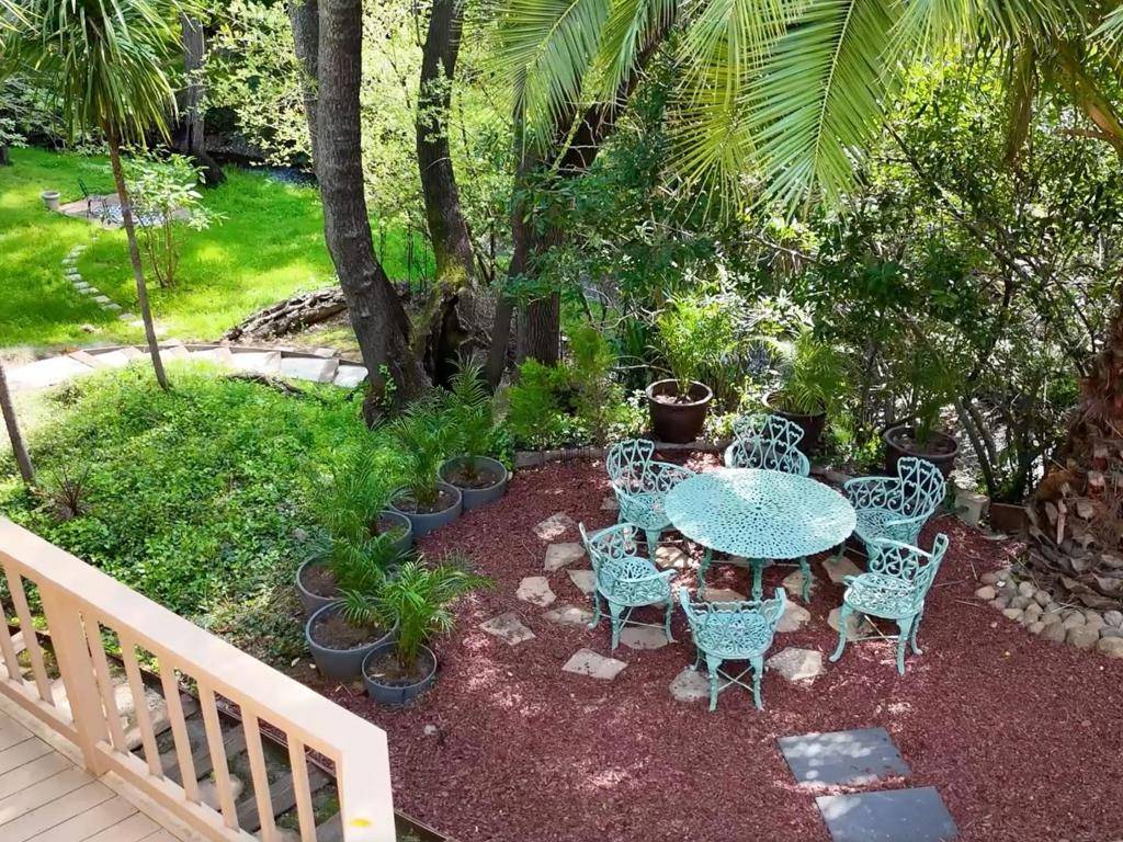 Los Altos, CA 94024,932 Lundy LN