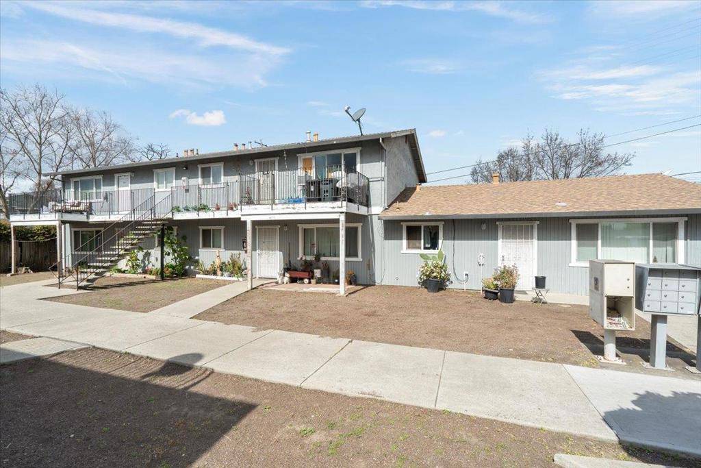 Gilroy, CA 95020,590 Stoney CT