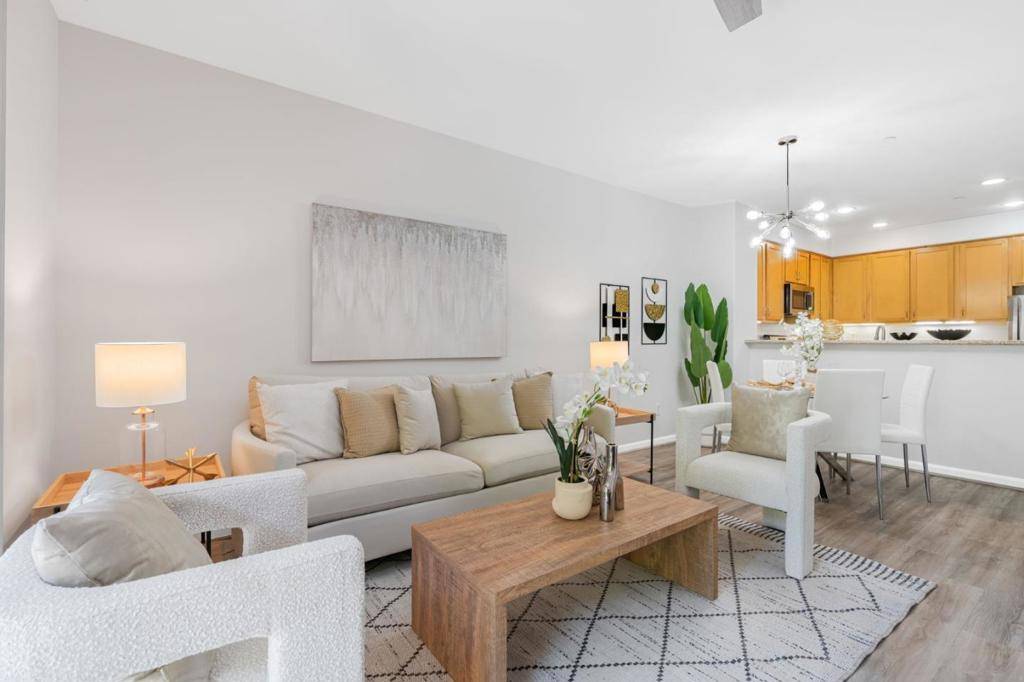 Cupertino, CA 95014,20500 Town Center LN #168