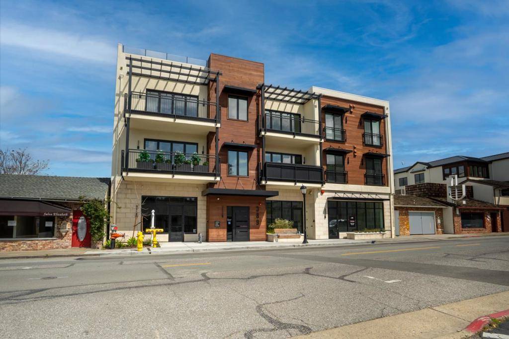 Los Altos, CA 94022,389 First ST #14