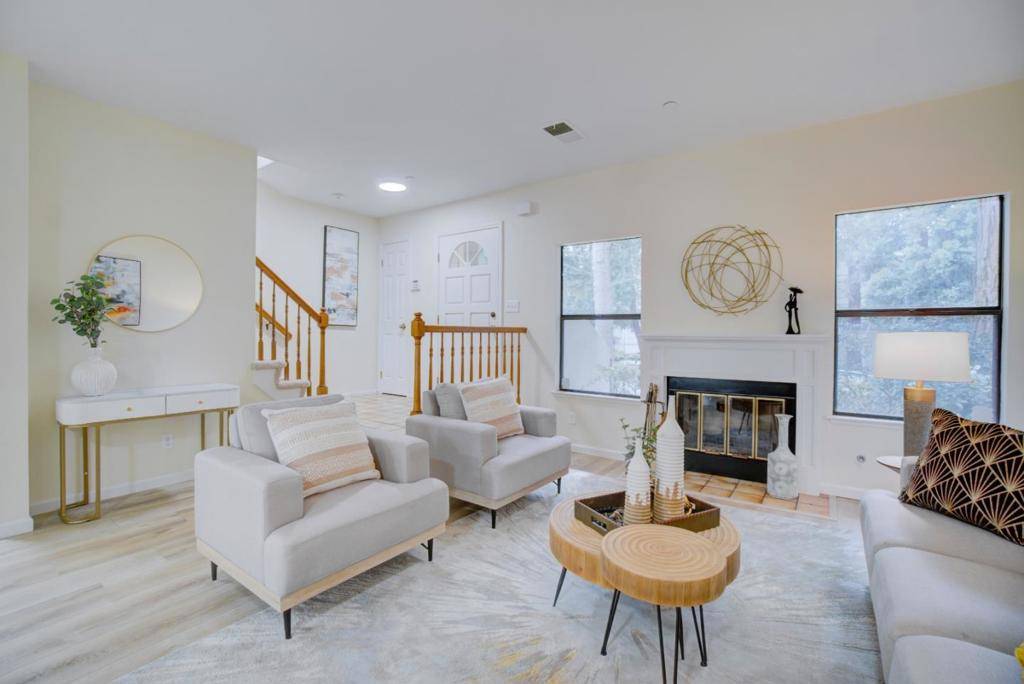 Sunnyvale, CA 94086,926 La Mesa TER #F