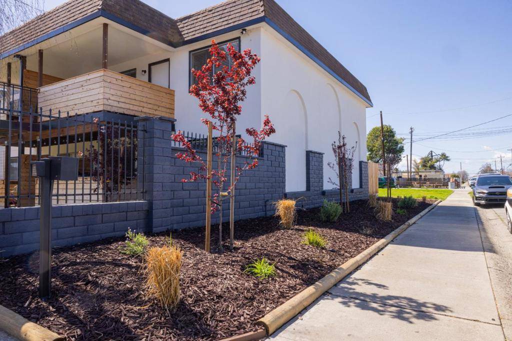 Hollister, CA 95023,711 South ST