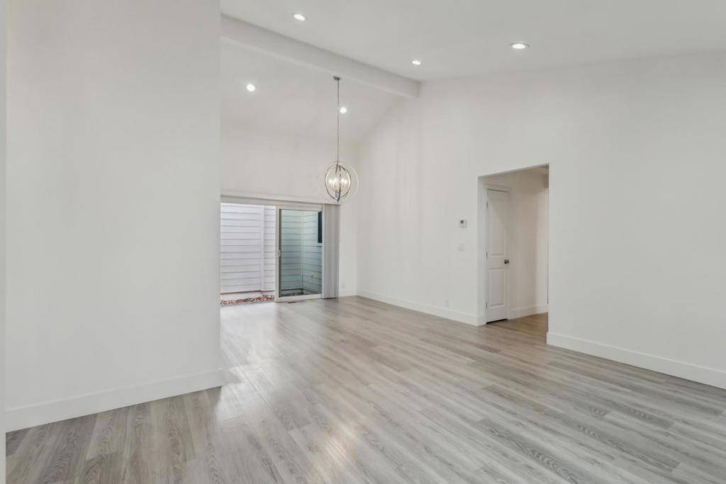 Los Gatos, CA 95032,416 Clearview DR