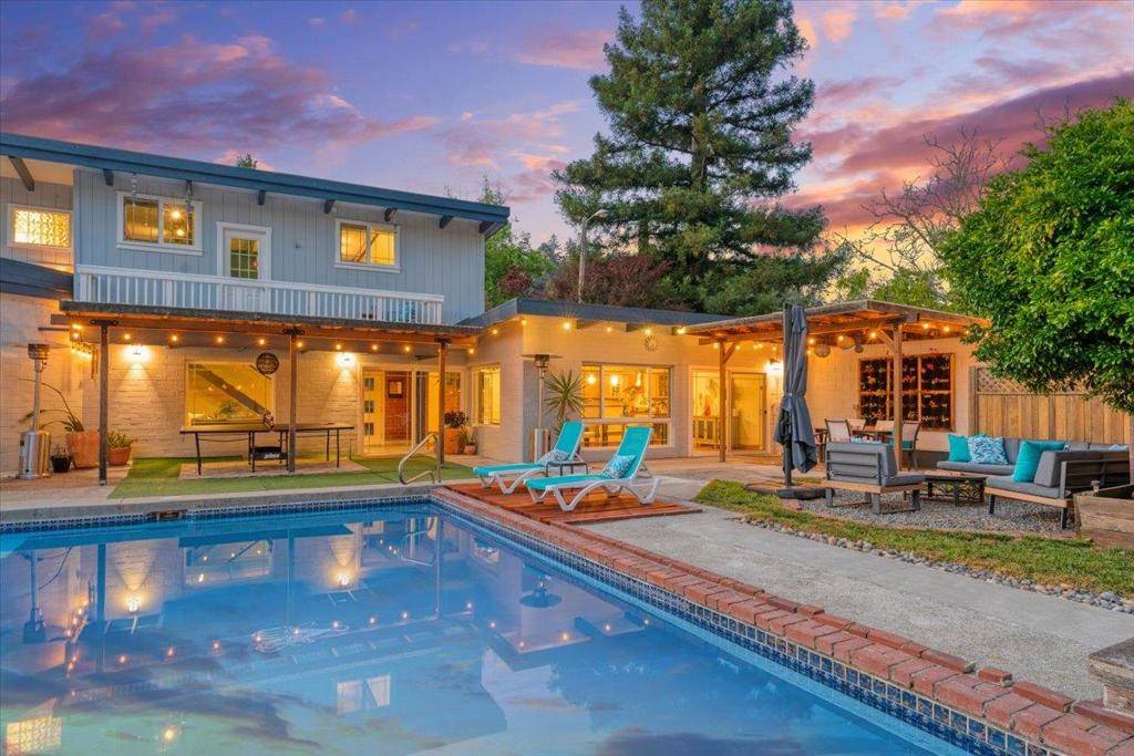 Scotts Valley, CA 95066,368 Green Valley RD