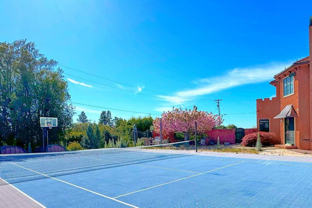 Saratoga, CA 95070,17035 Bohlman RD