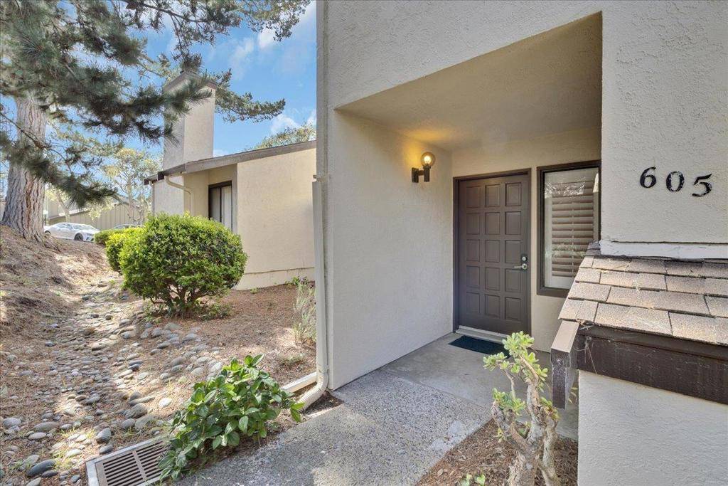 Pacific Grove, CA 93950,605 Acorn CT