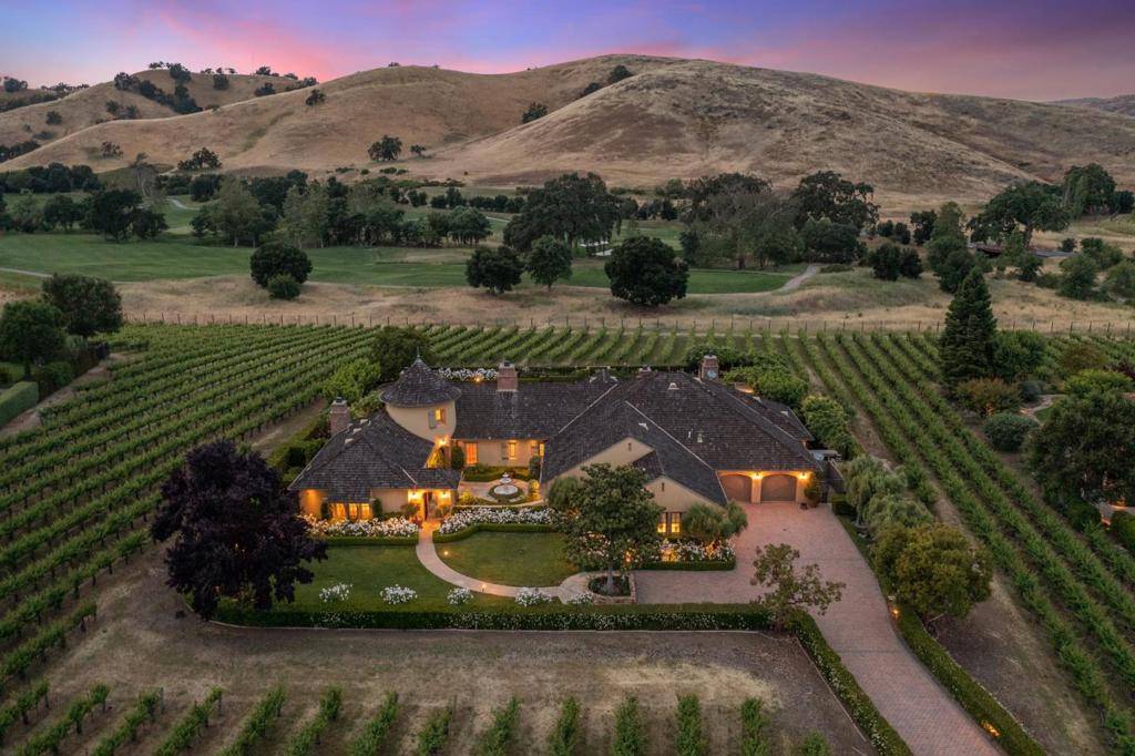 San Martin, CA 95046,1305 Lions Peak LN