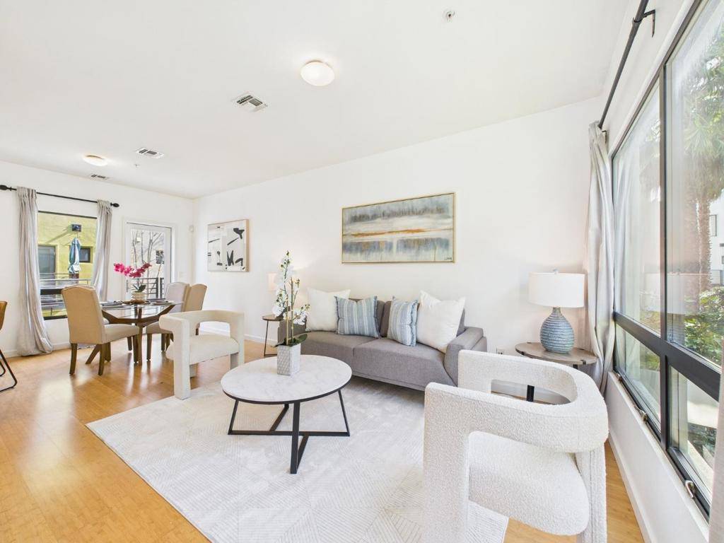 Oakland, CA 94607,904 Zephyr DR