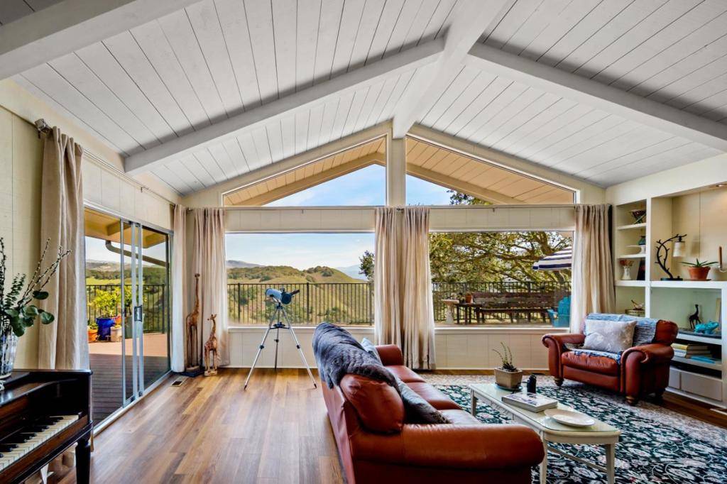 Carmel Valley, CA 93923,25435 Via Cicindela