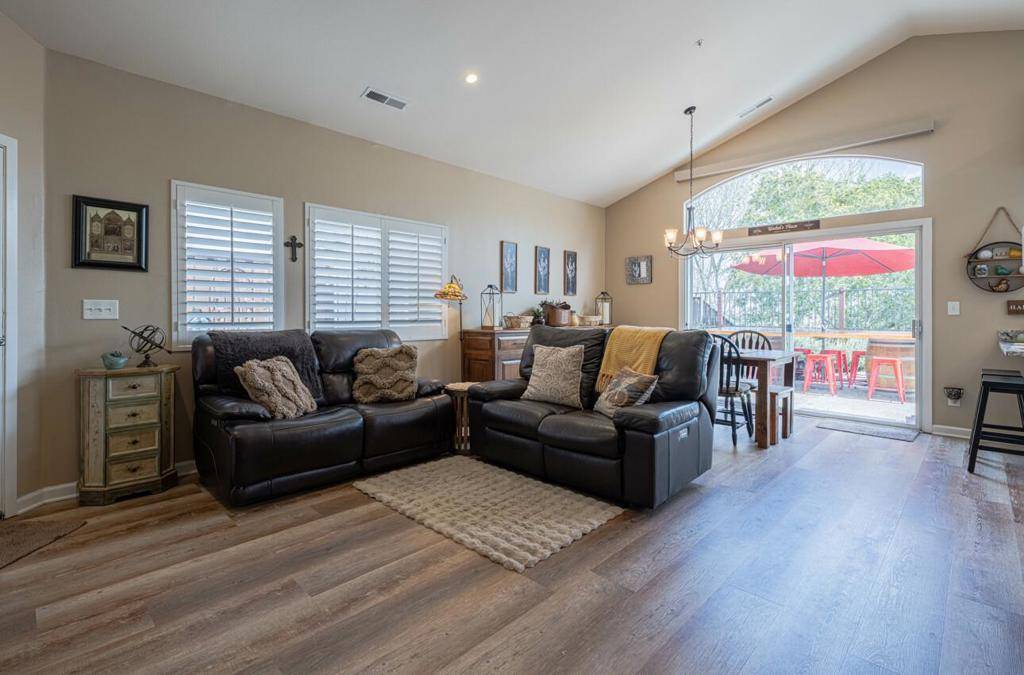 Salinas, CA 93908,25211 Azalea CT