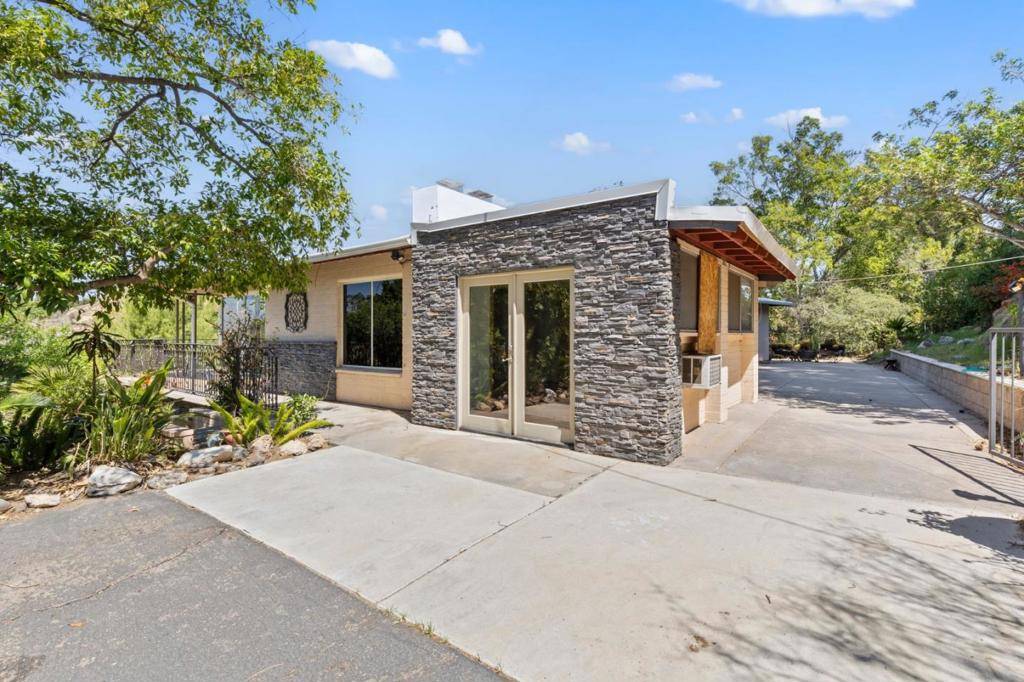 Riverside, CA 92506,3023 Central AVE