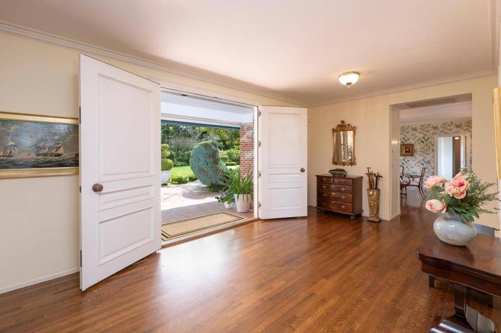 Hillsborough, CA 94010,130 Reservoir RD
