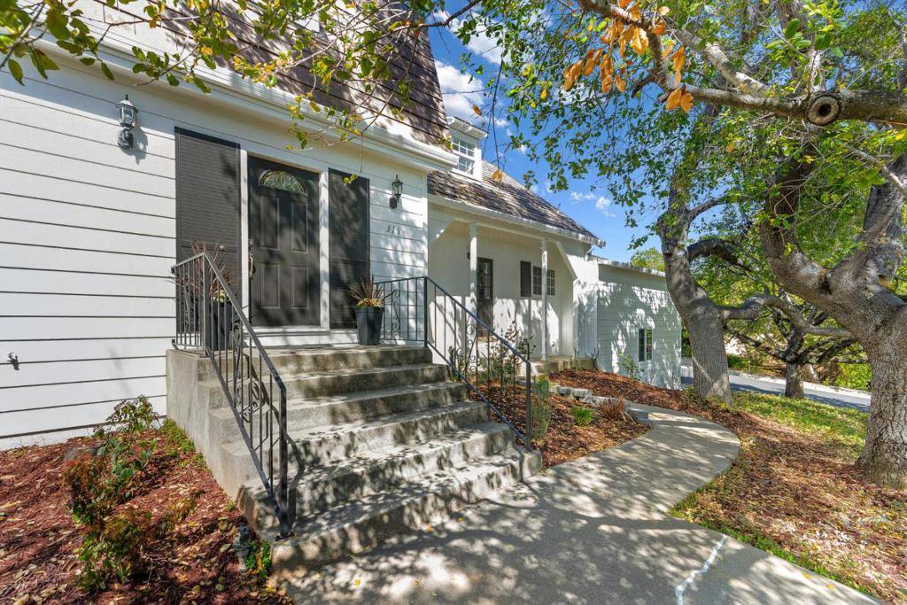 Los Gatos, CA 95032,319 Montclair RD