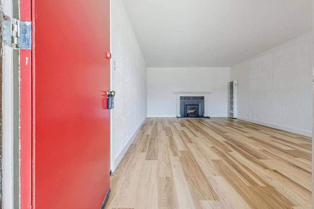 South San Francisco, CA 94080,921 Newman DR