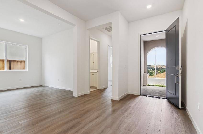 Vallejo, CA 94591,8078 Waterfall LN