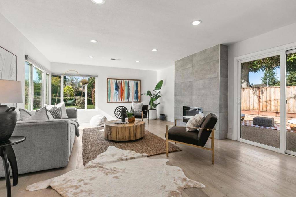 Mountain View, CA 94040,990 Rose AVE