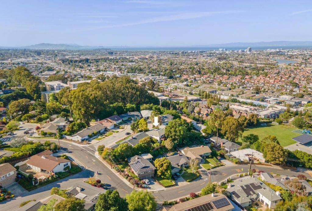 Belmont, CA 94002,9 Camino Vista CT