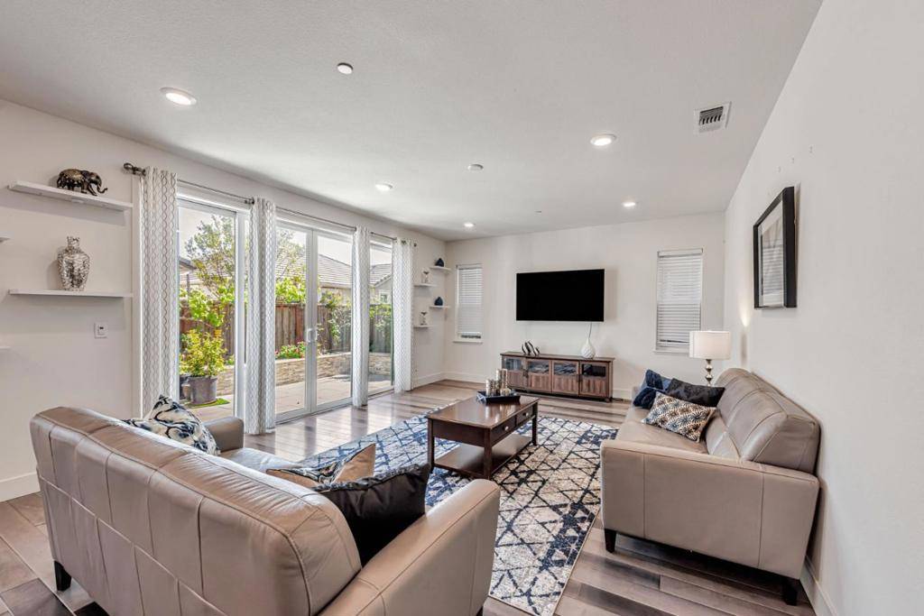 San Ramon, CA 94583,232 Via Encanto