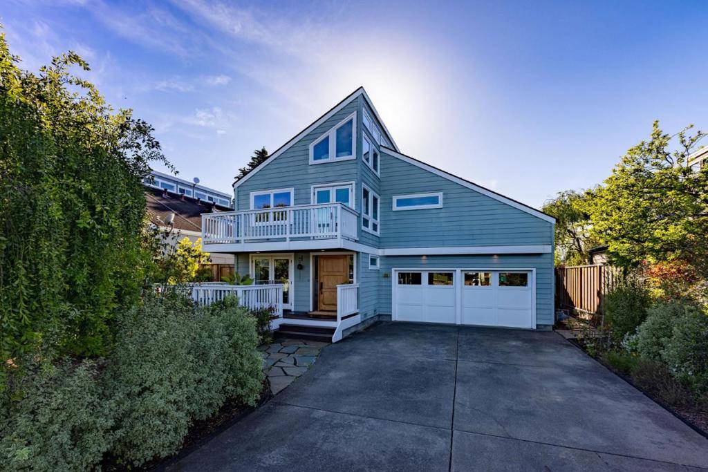 Half Moon Bay, CA 94019,628 Alsace Loraine AVE