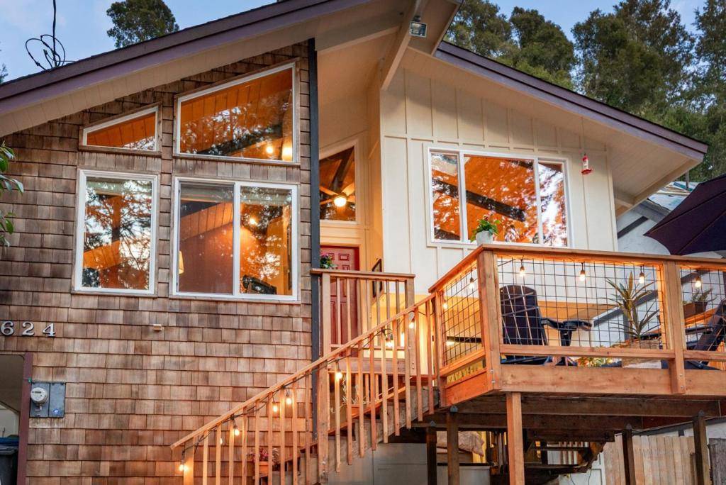 Aptos, CA 95003,624 Cathedral DR