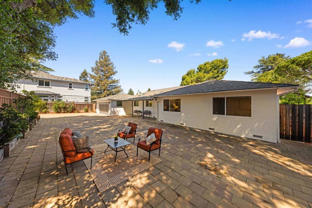 Cupertino, CA 95014,10530 Santa Lucia RD
