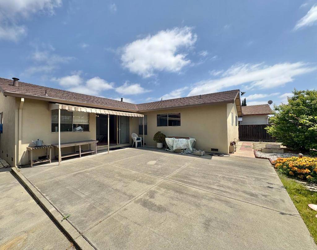 San Jose, CA 95132,1061 Fairbrook CT