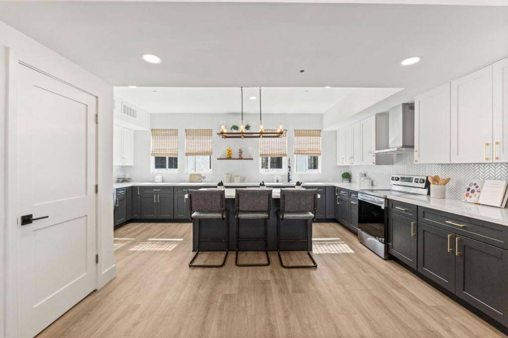 Sunnyvale, CA 94085,586 Compton TER