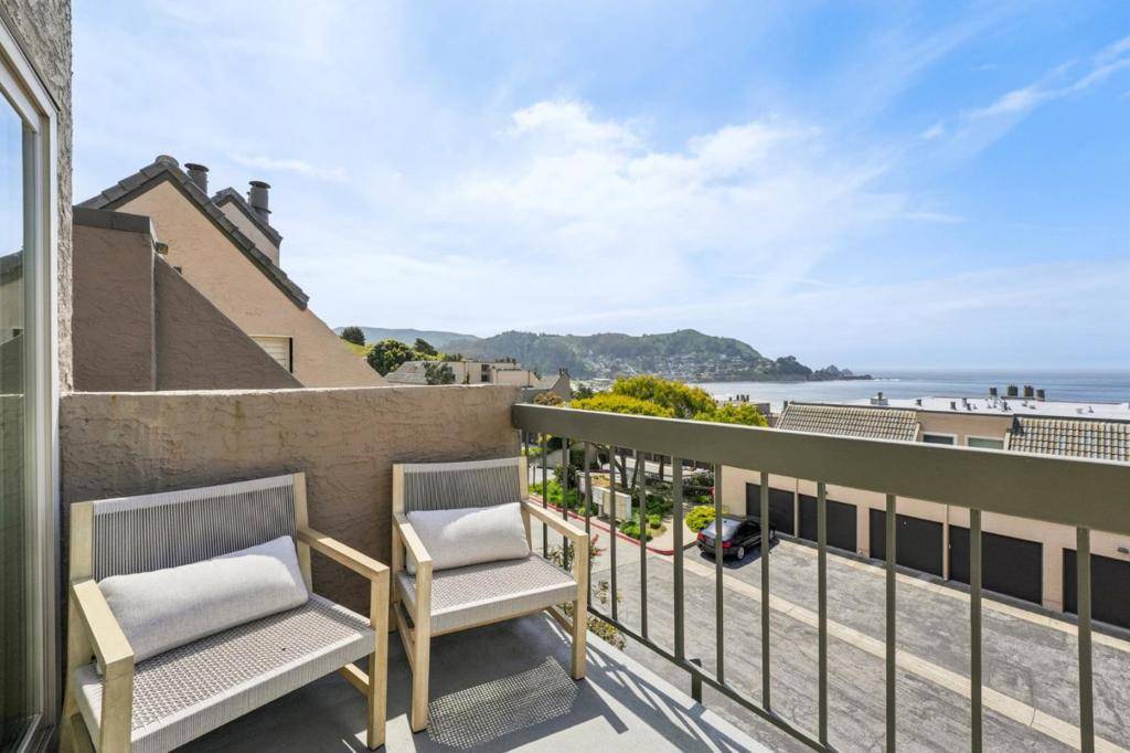 Pacifica, CA 94044,415 Roberts RD