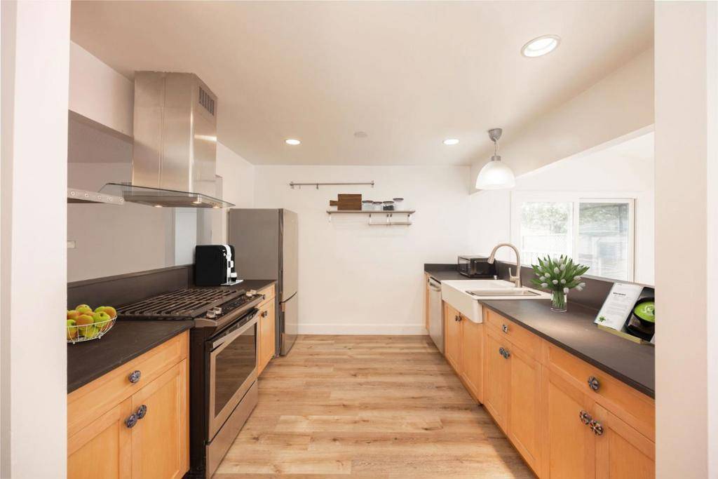 Montara, CA 94037,1161 Tamarind ST